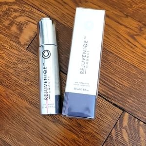 Monat Rejuvenique Intense oil New in box